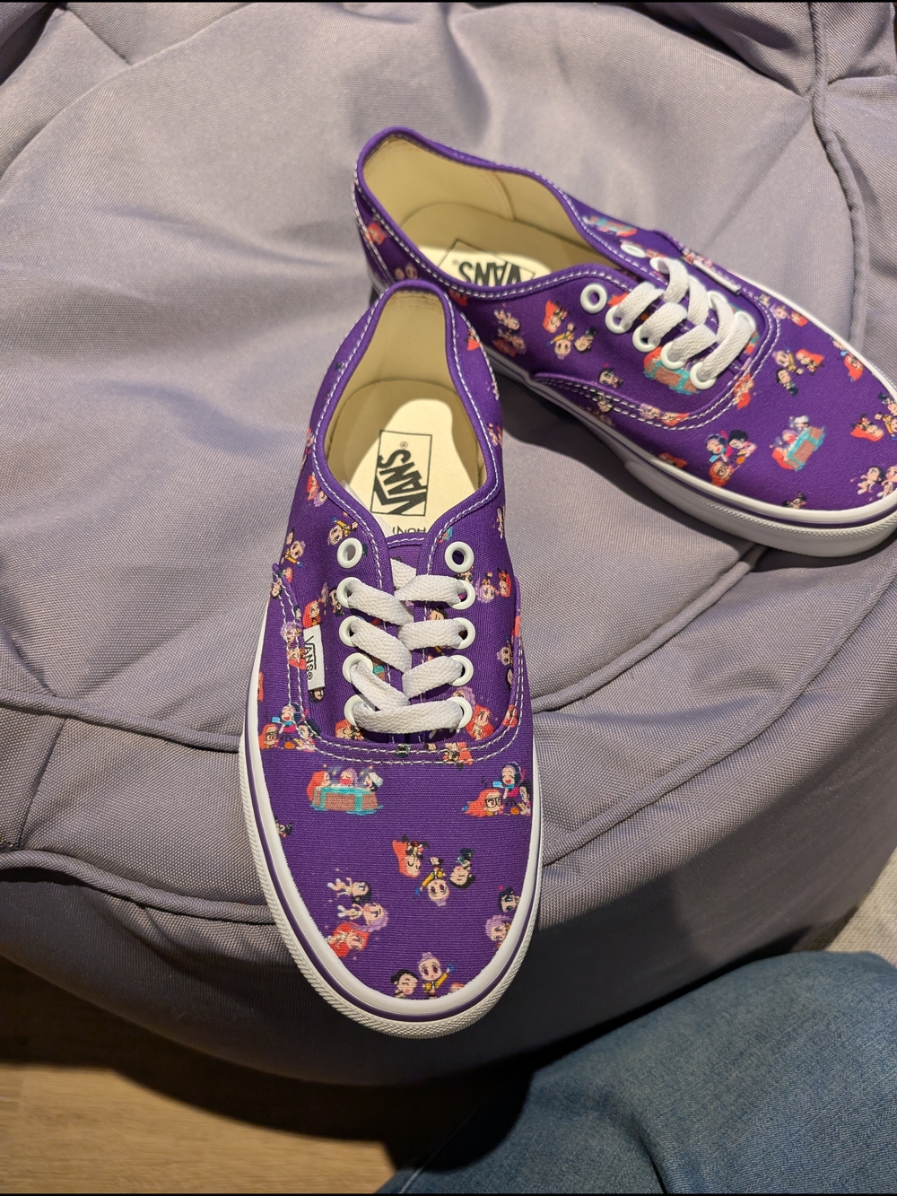 Vans Women's Size 8 Authentic Low-Top Sneakers - Demon Hunter Print - Picture 2 of 3